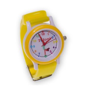 Дитячий наручний годинник Tuloni T0201-1y рожевого кольору на білому тлі