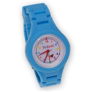 Спортивний годинник Tuloni T0201 чорного кольору на білому тлі.